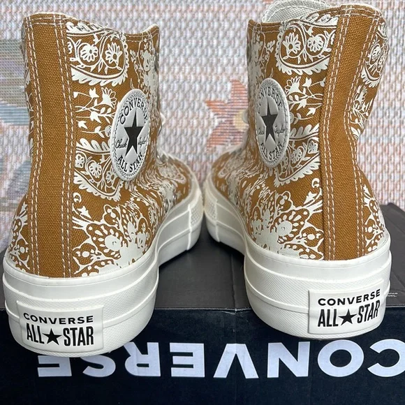 Converse WMNS 572541C
CTAS LIFT HI
WHEAT/EGRET/BLACK SNEAKERS - PLATFORMS - Picture 14 of 16